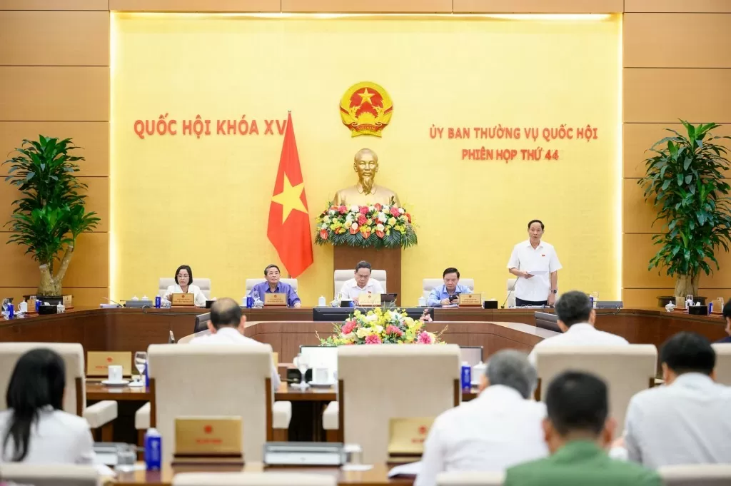 Cử tri cả nước đề nghị xử lý nghiêm hành vi sản xuất thuốc giả, sữa giả
