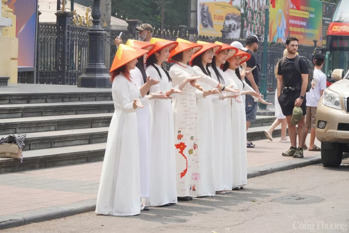'Thống nhất đất nước' trong từng khoảnh khắc đời thường