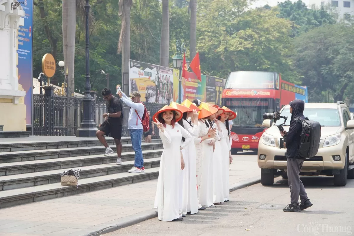 'Thống nhất đất nước' trong từng khoảnh khắc đời thường