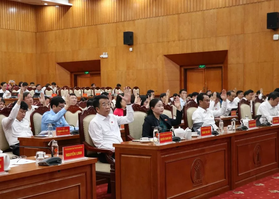 Đại biểu nhất trí thông qua các Nghị quyết.