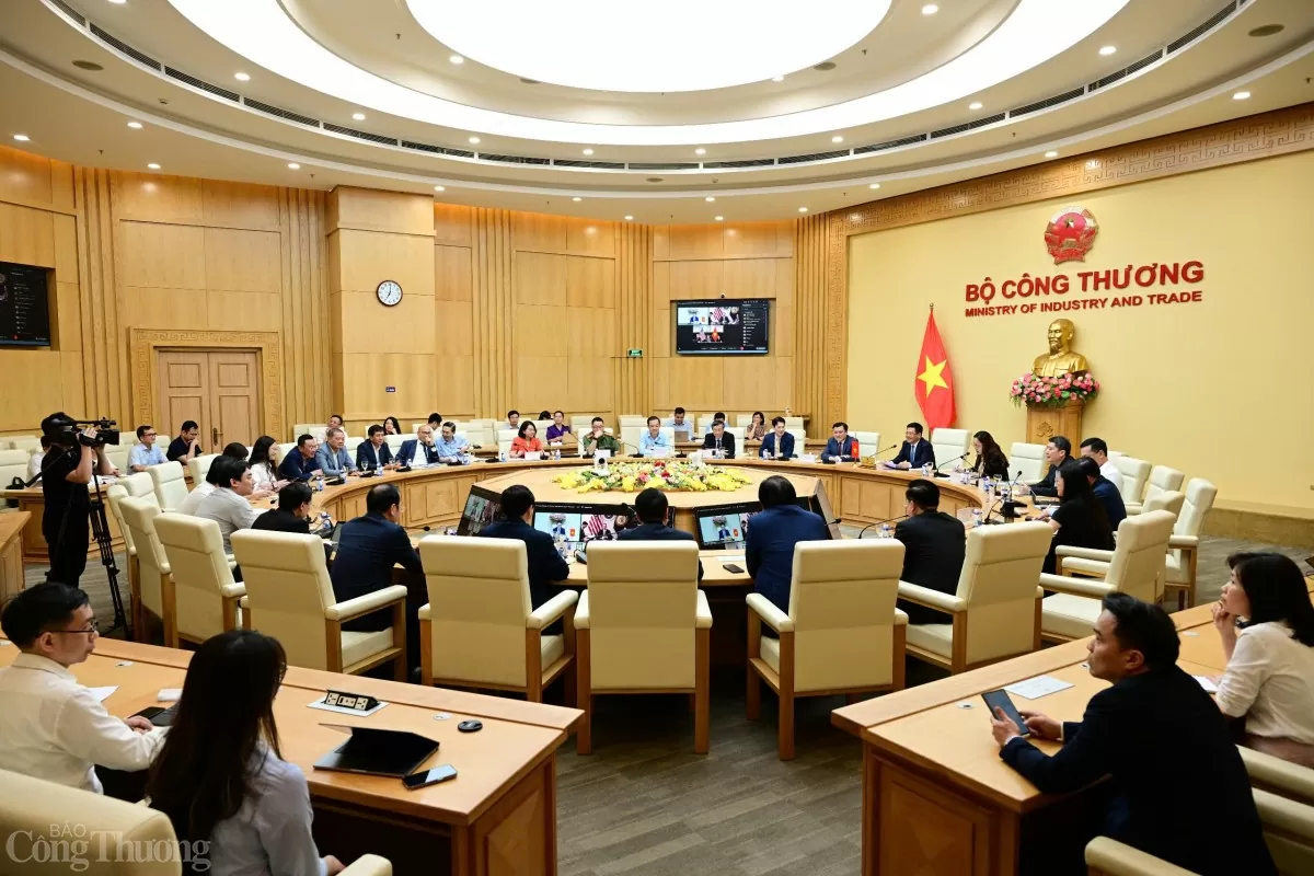 Bộ trưởng Nguyễn Hồng Diên điện đàm với Hoa Kỳ