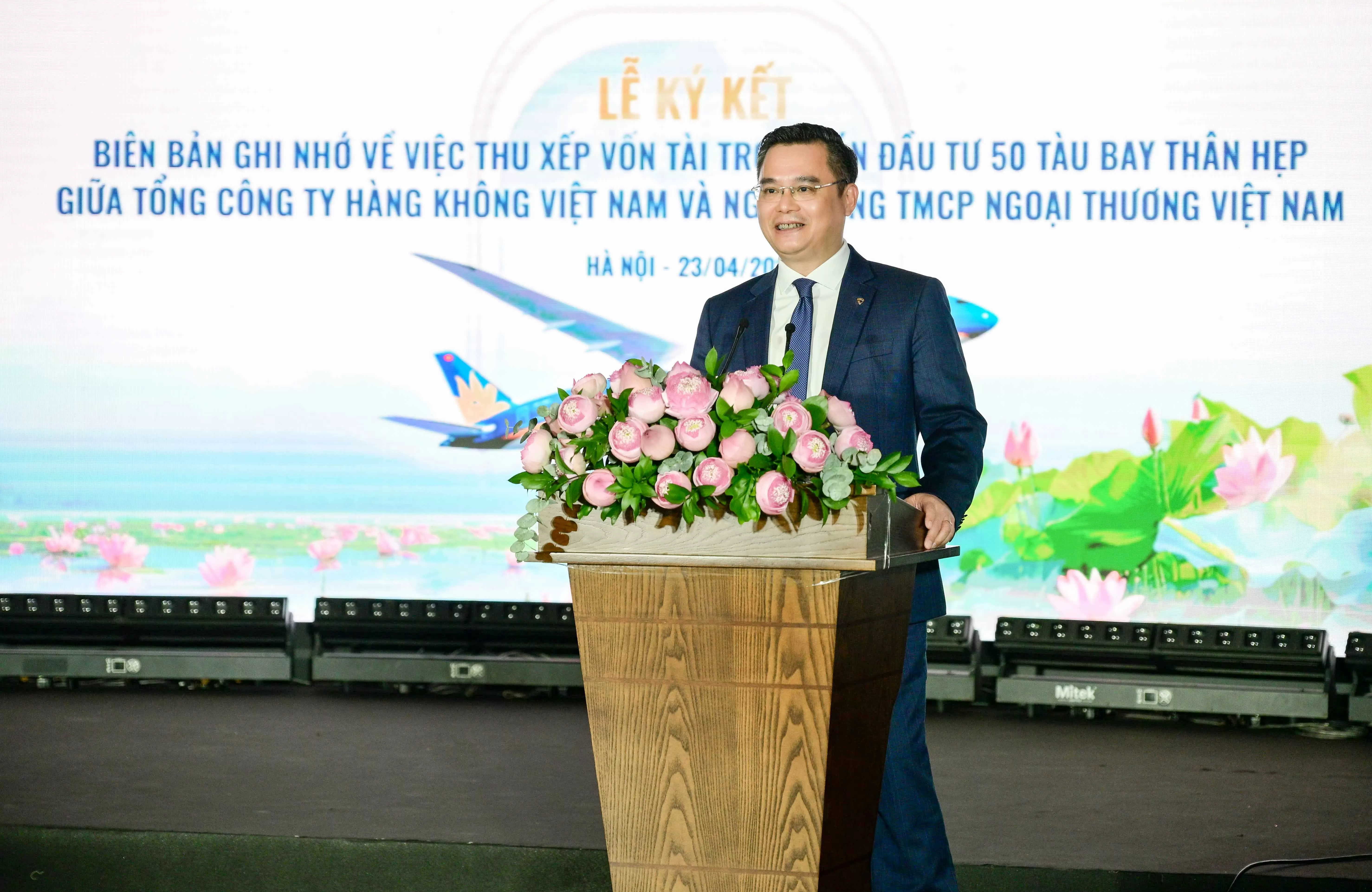 Vietcombank rót vốn cho 50 máy bay của Vietnam Airlines