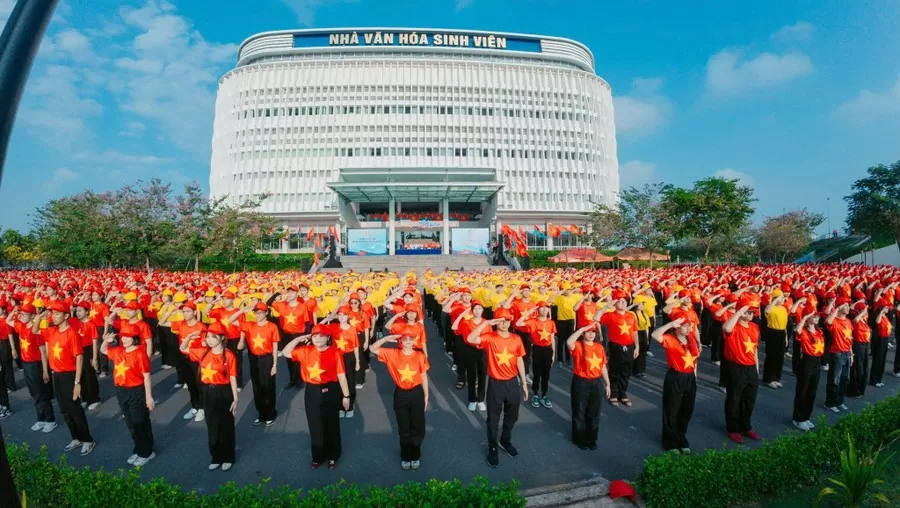 Các bạn trẻ đón nhận nồng nhiệt chủ đề Hòa bình đẹp lắm. Ảnh: Tiền Phong