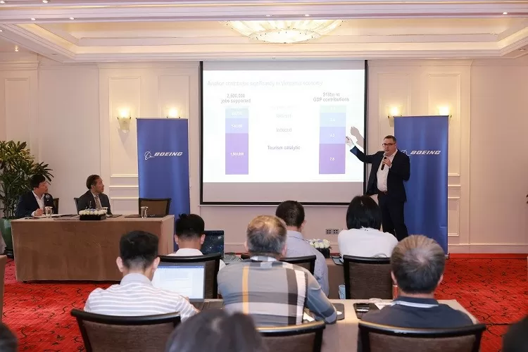Ông Dave Schulte, Giám đốc tiếp thị mảng máy bay thương mại Boeing. 