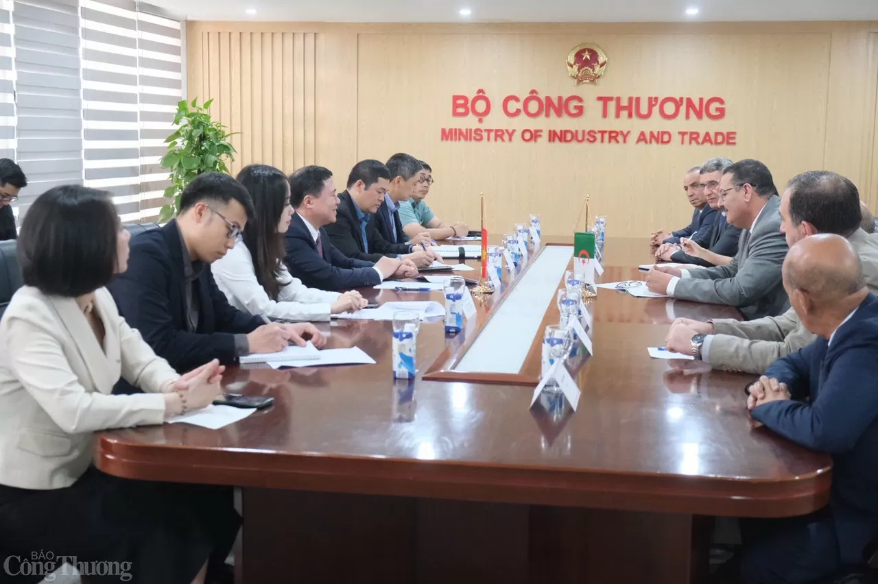 Thứ trưởng Nguyễn Sinh Nhật Tân tiếp và làm việc với Chủ
