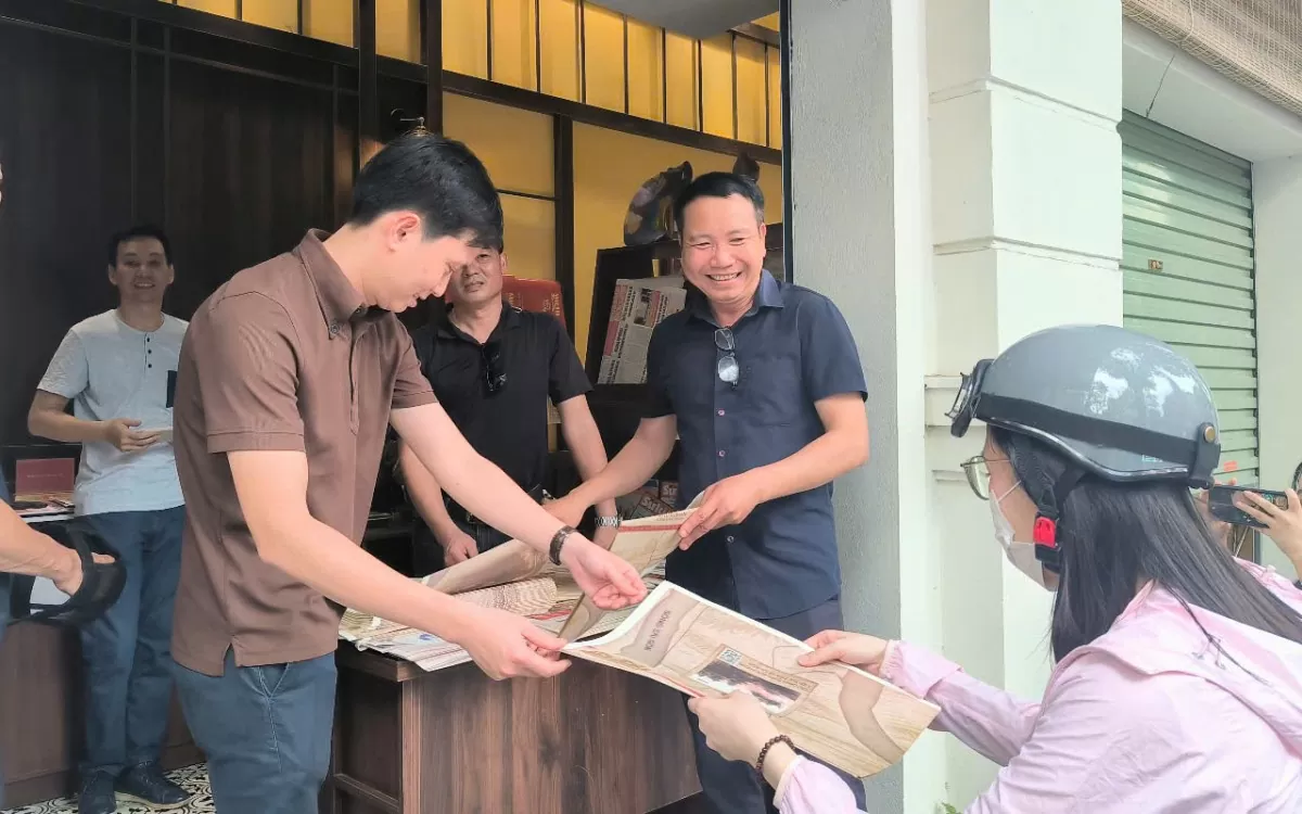 Phụ trương Báo Nhân Dân kỷ niệm ngày 30/4 thành món quà 'hot'