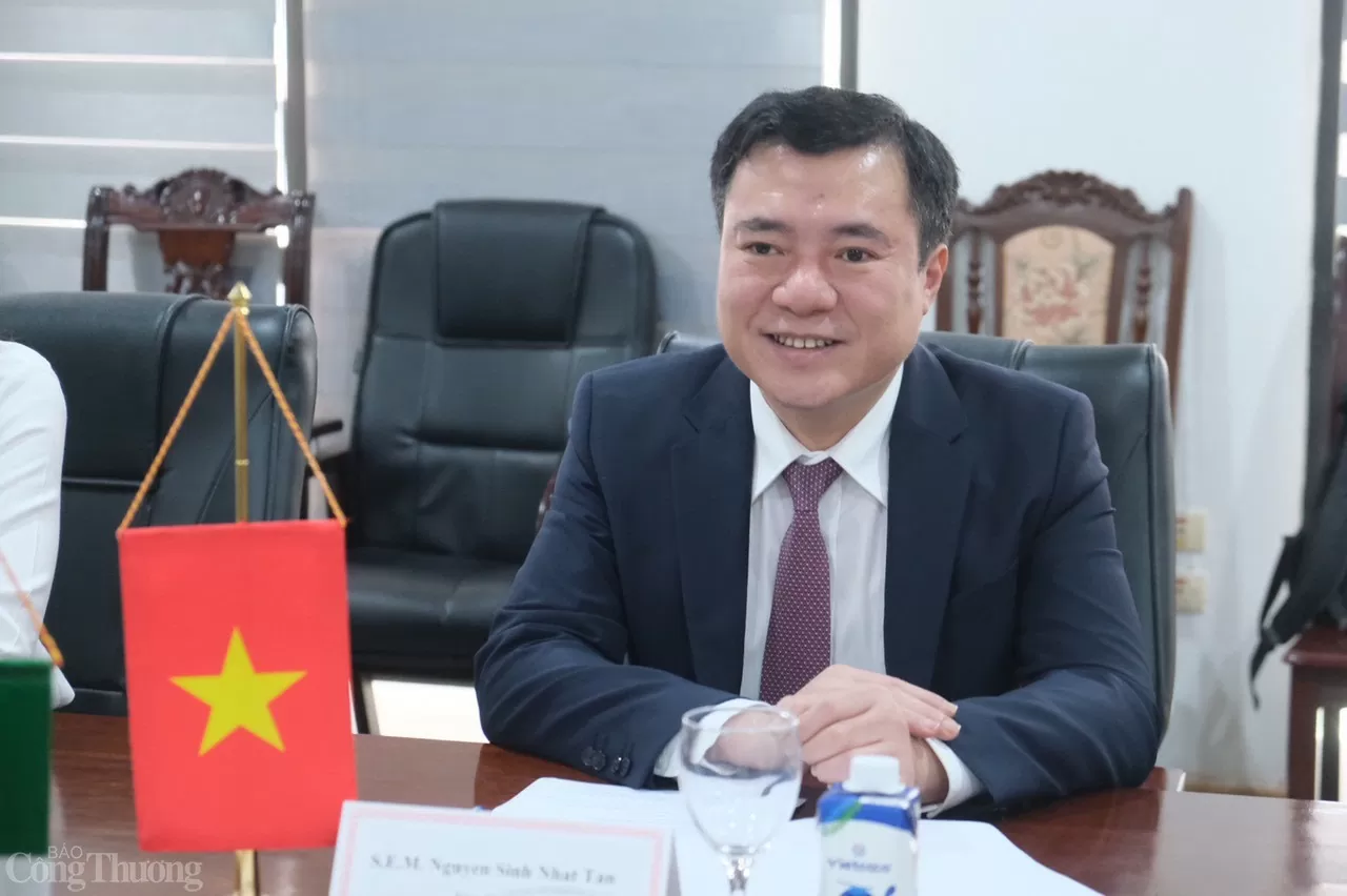 Thứ trưởng Nguyễn Sinh Nhật Tân tiếp và làm việc với Chủ