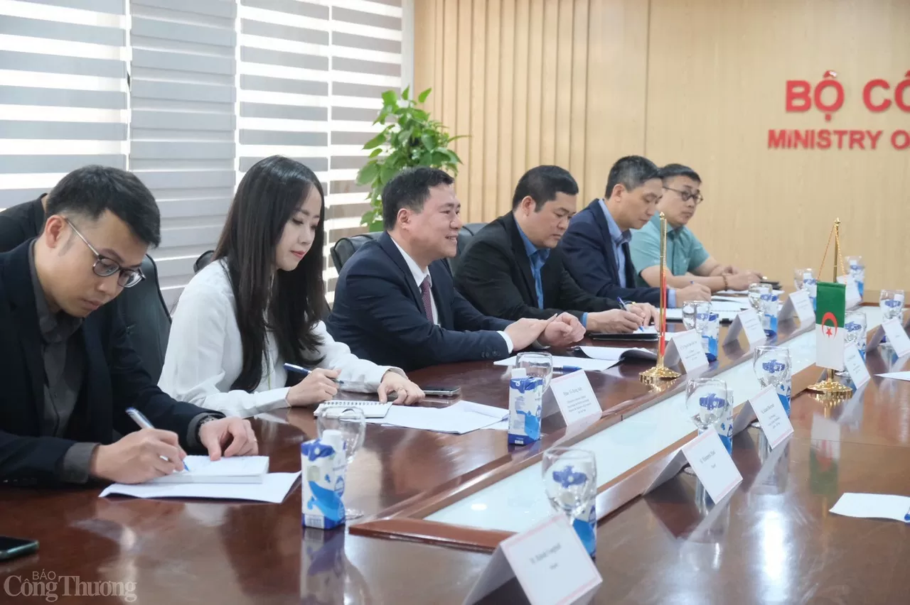 Thứ trưởng Nguyễn Sinh Nhật Tân tiếp và làm việc với Chủ