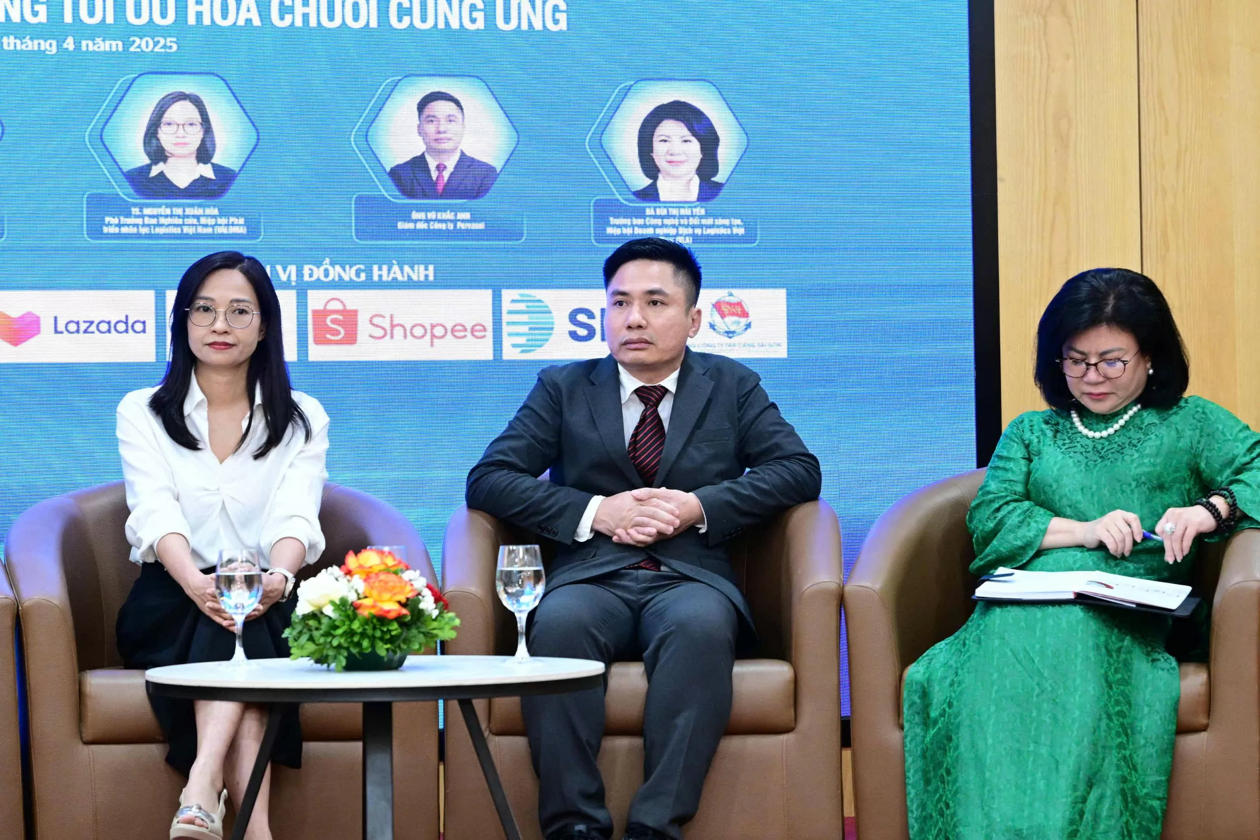 'Cách mạng' logistics: AI, IoT, blockchain đang 'viết' lại chuỗi cung ứng