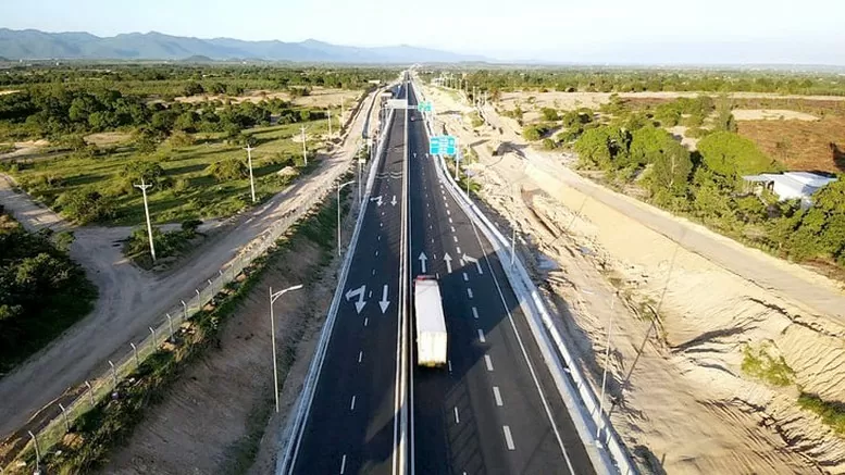 Phó Thủ tướng Chính phủ Trần Hồng Hà chỉ đạo triển khai 2 dự án đường cao tốc.