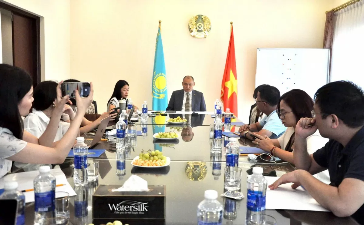Đại sứ Kazakhastan tại Việt Nam Kanat Tumysh đã có cuộc chia sẻ với báo chí về quan hệ, hợp tác thương mại, kinh tế Việt Nam – Kazakhastan