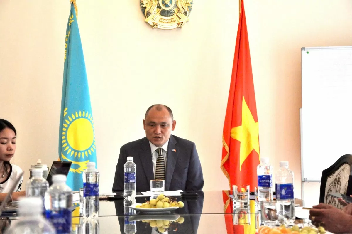 Đại sứ Kazakhastan Kanat Tumysh