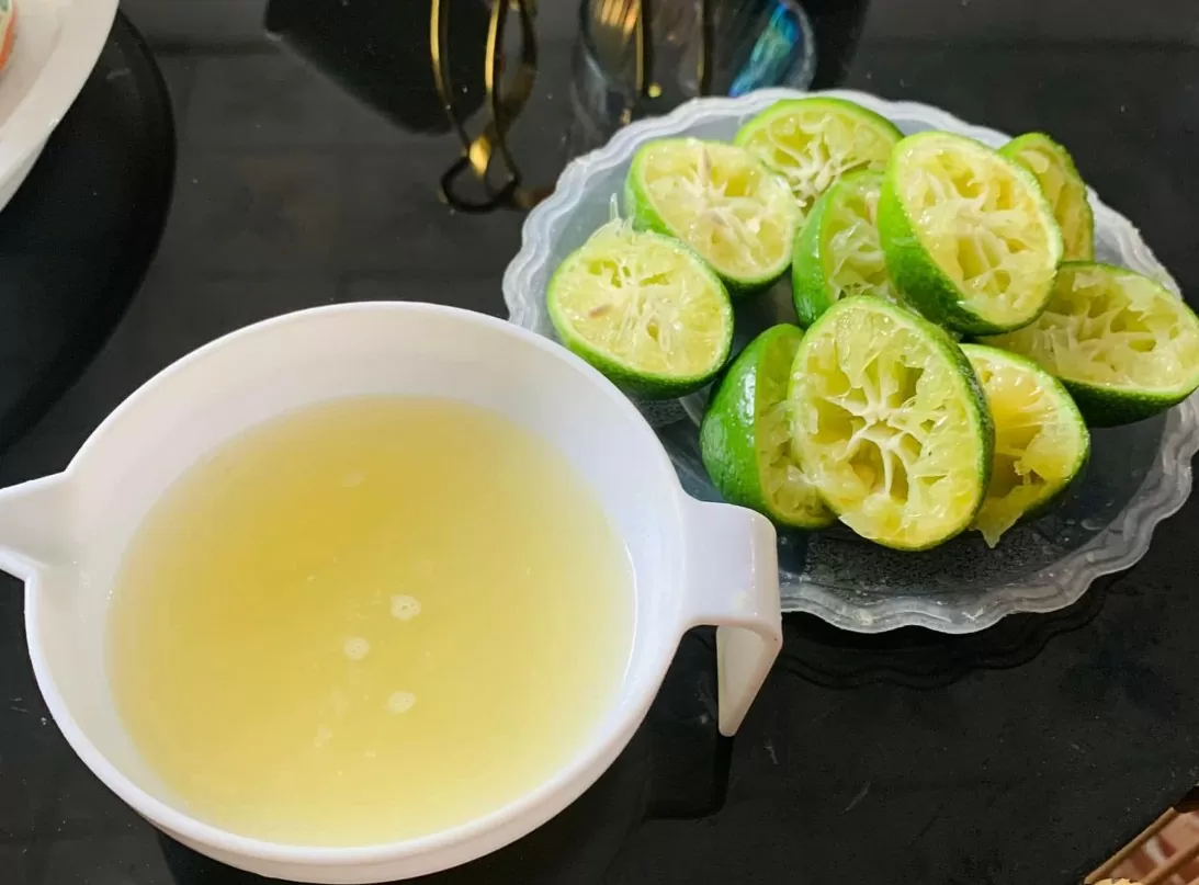 Việc lạm dụng nước chanh có thể tổn hại sức khỏe nghiêm trọng. Ảnh: Mạng xã hội