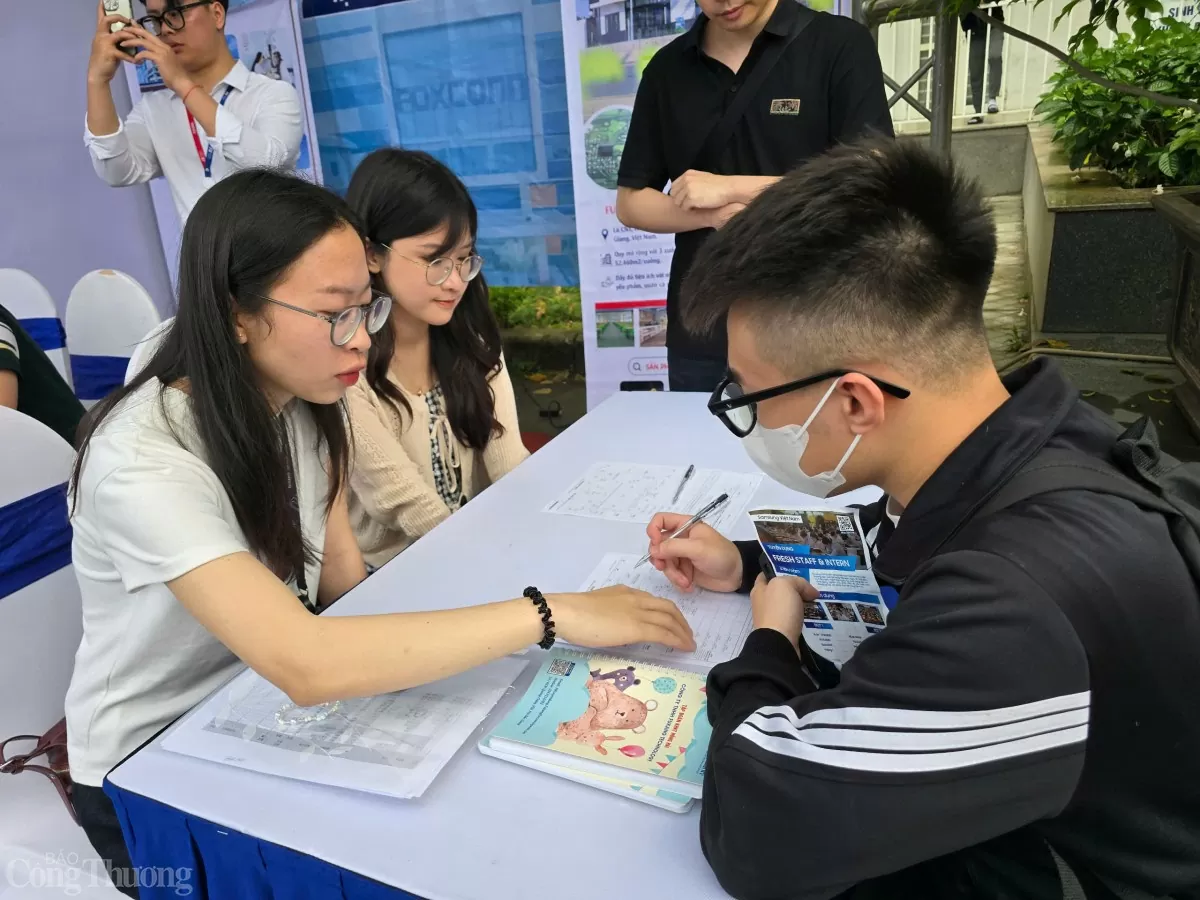 Doanh nghiệp săn ‘kỹ sư tương lai’ tại Đại học Điện lực