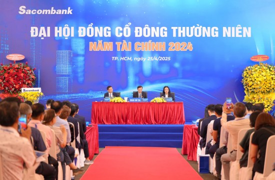sau 9 nam sacombank chia co tuc cho co dong