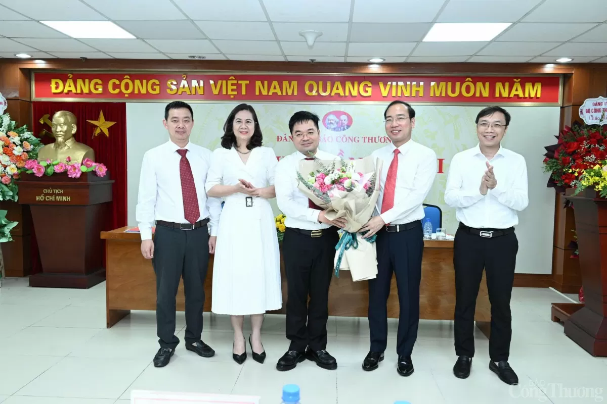 Chùm ảnh: Đại hội Đảng bộ Báo Công Thương lần thứ III, nhiệm kỳ 2025 - 2030