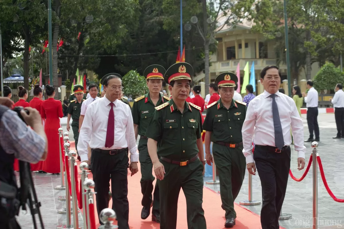 Khánh thành Công viên tượng đài Anh hùng Võ Thị Sáu