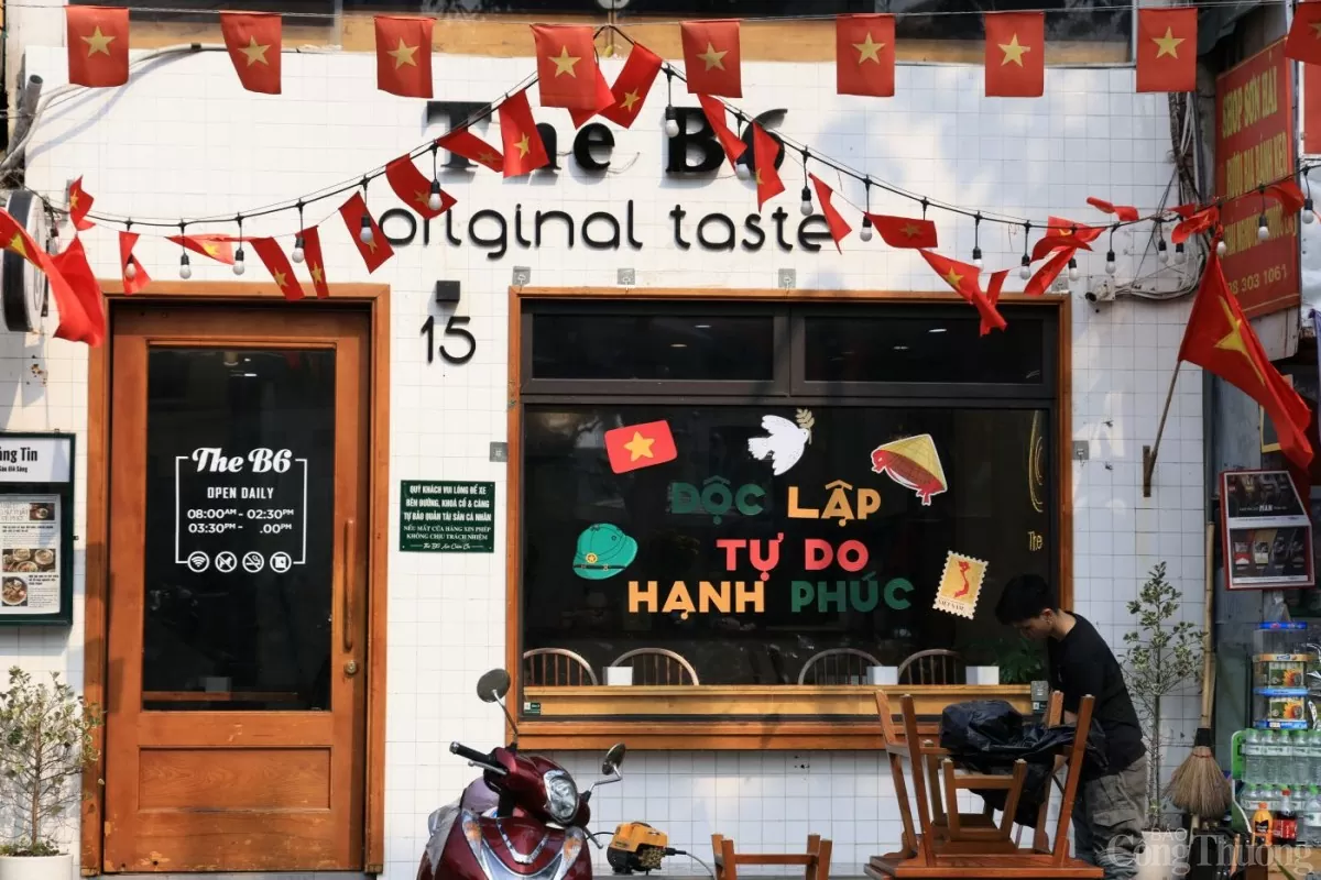 Hà Nội rực rỡ cờ hoa chào mừng Ngày Thống nhất non sông
