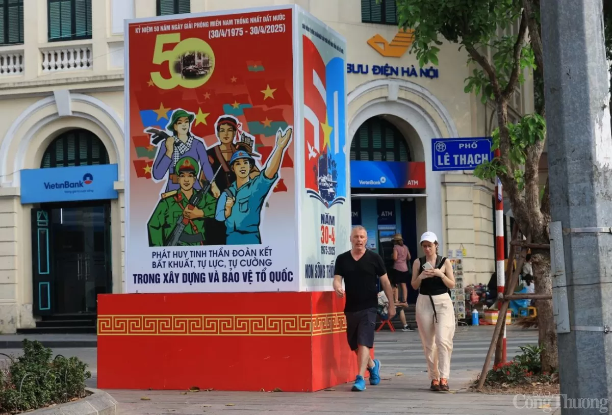 Hà Nội rực rỡ cờ hoa chào mừng Ngày Thống nhất non sông