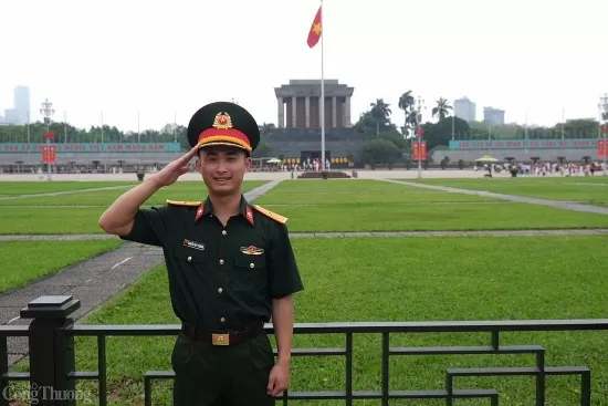 Những hình ảnh ấn tượng tại Lăng Bác trong không khí 30/4