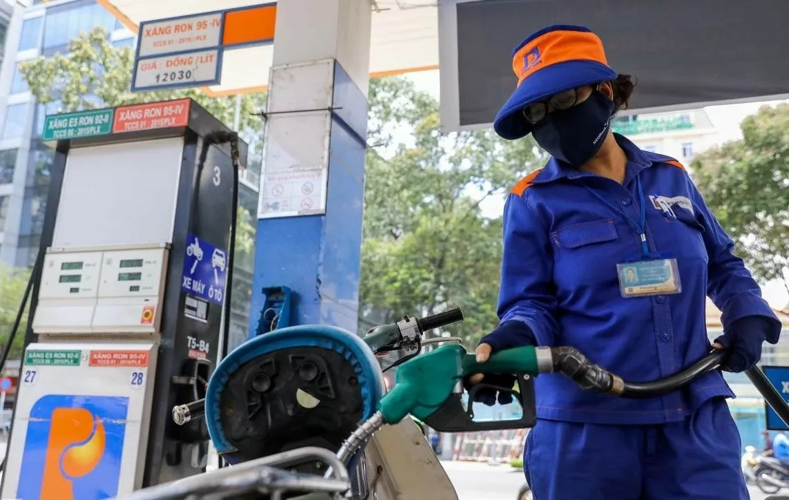 Giá xăng dầu hôm nay 03/05/2025: Ghi nhận tuần giảm mạnh