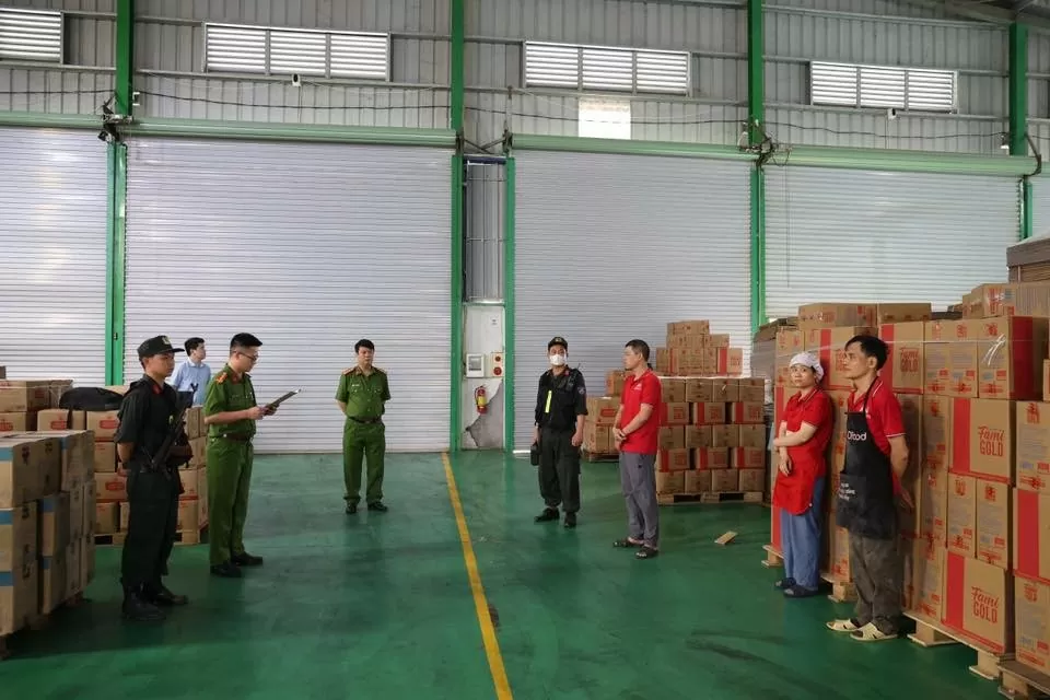 Phú Thọ: Khám xét Công ty Famimoto thu giữ hàng chục tấn mì chính giả