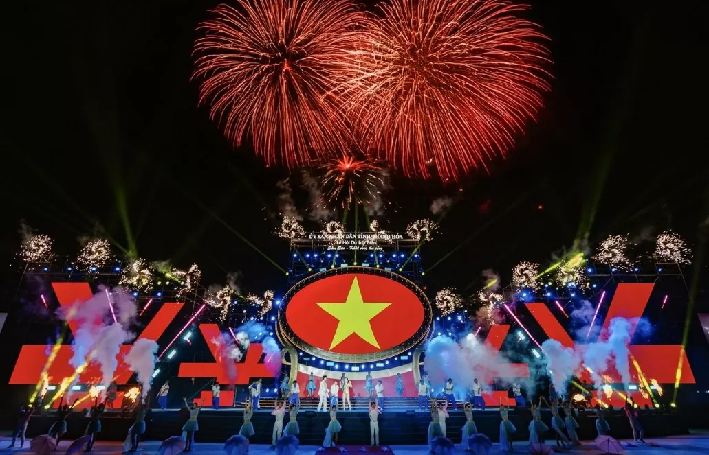 Sầm Sơn rực rỡ đêm khai mạc Lễ hội du lịch biển năm 2025