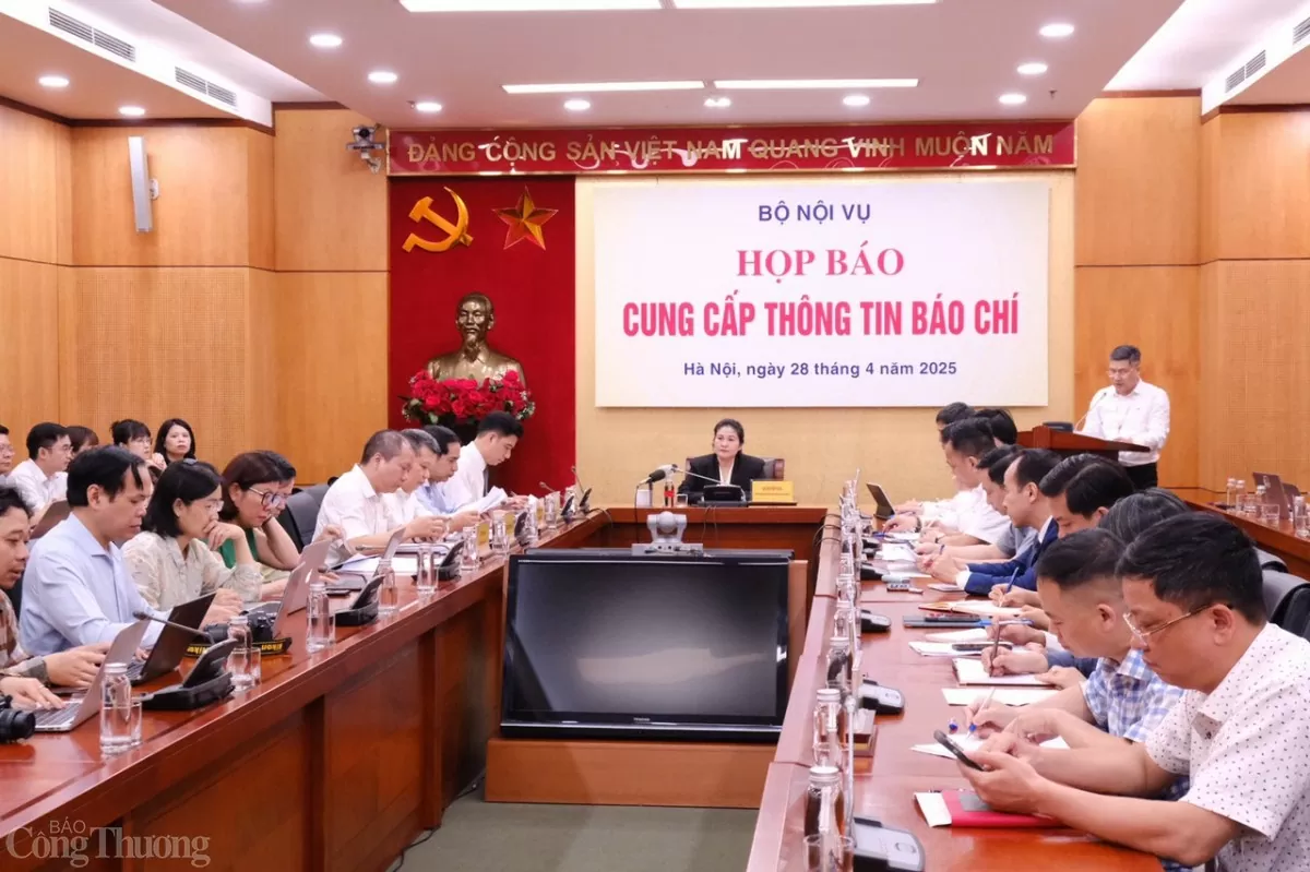 Bộ Nội vụ tổ chức họp báo sáng 28/4.
