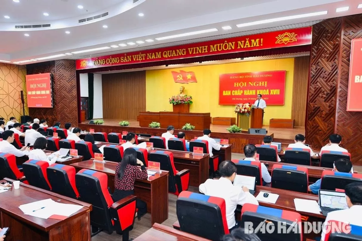 Quang cảnh hội nghị Ban Chấp hành Đảng bộ tỉnh Hải Dương sáng 28/4