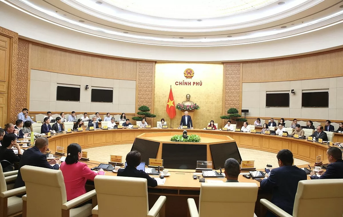 Phó Thủ tướng Thường trực Chính phủ Nguyễn Hòa Bình đề nghị tiếp thu tối đa các ý kiến góp ý liên quan đến xây dựng và phát triển trung tâm tài chính quốc tế - Ảnh: VGP/Nguyễn Hoàng