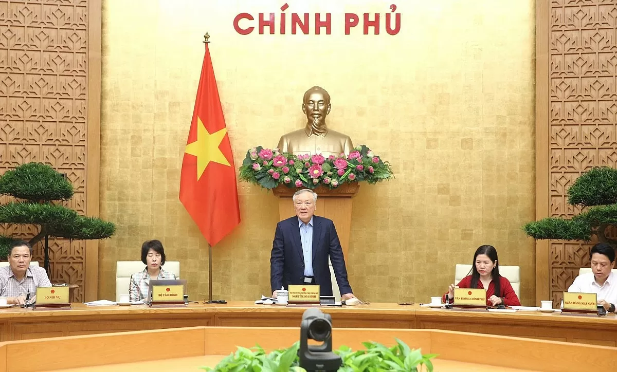 Phó Thủ tướng Thường trực Chính phủ Nguyễn Hòa Bình chủ trì cuộc họp về xây dựng trung tâm tài chính quốc tế tại Việt Nam. Ảnh: VGP/Nguyễn Hoàng