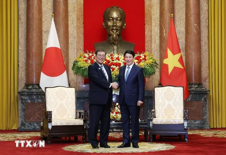 Chủ tịch nước Lương Cường hội kiến Thủ tướng Nhật Bản Ishiba Shigeru. (Ảnh: Lâm Khánh/TTXVN)