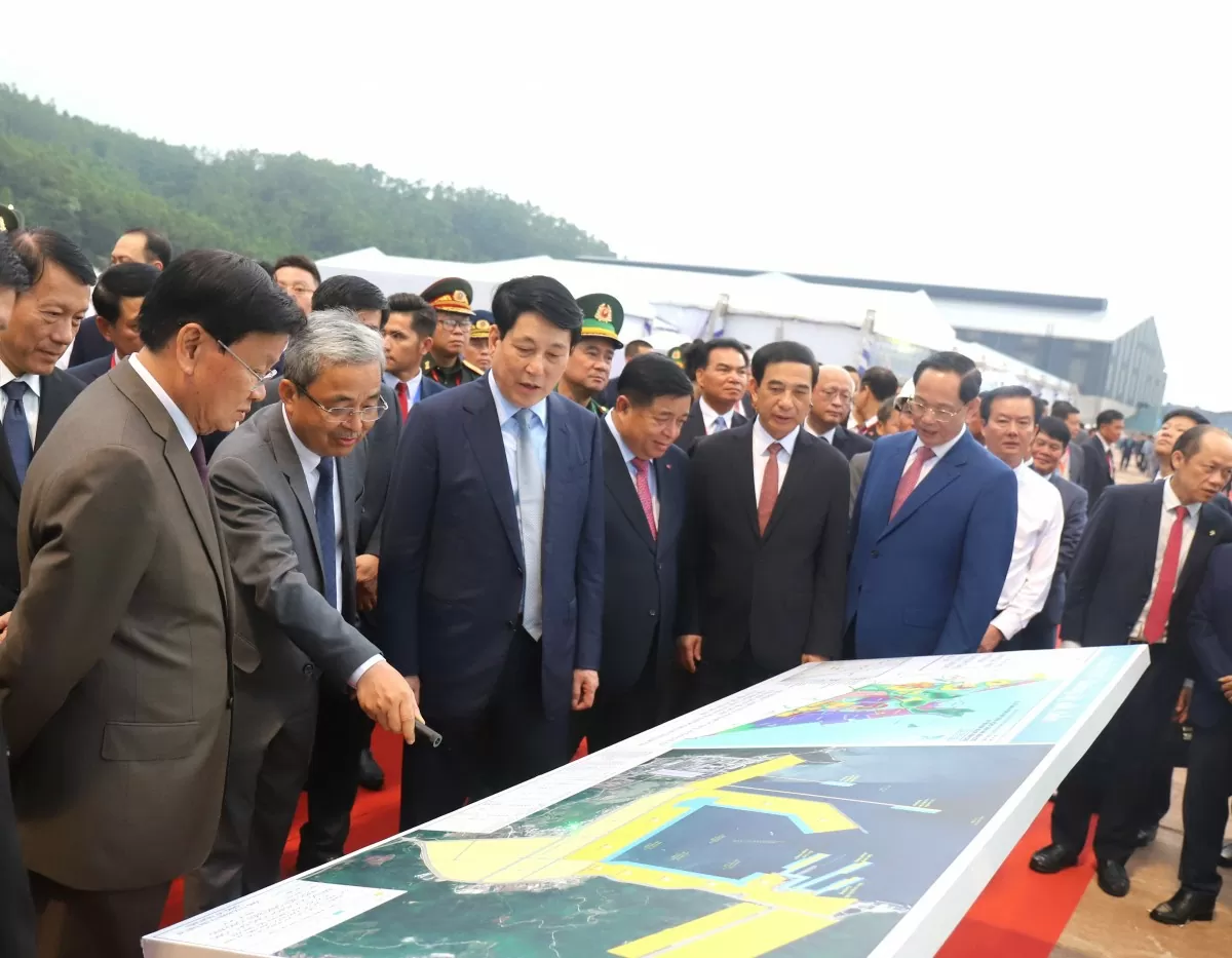 cảng quốc tế lào việt