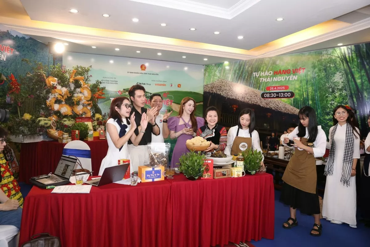 Thái Nguyên: Giám đốc Sở Công Thương livestream quảng bá đặc sản địa phương