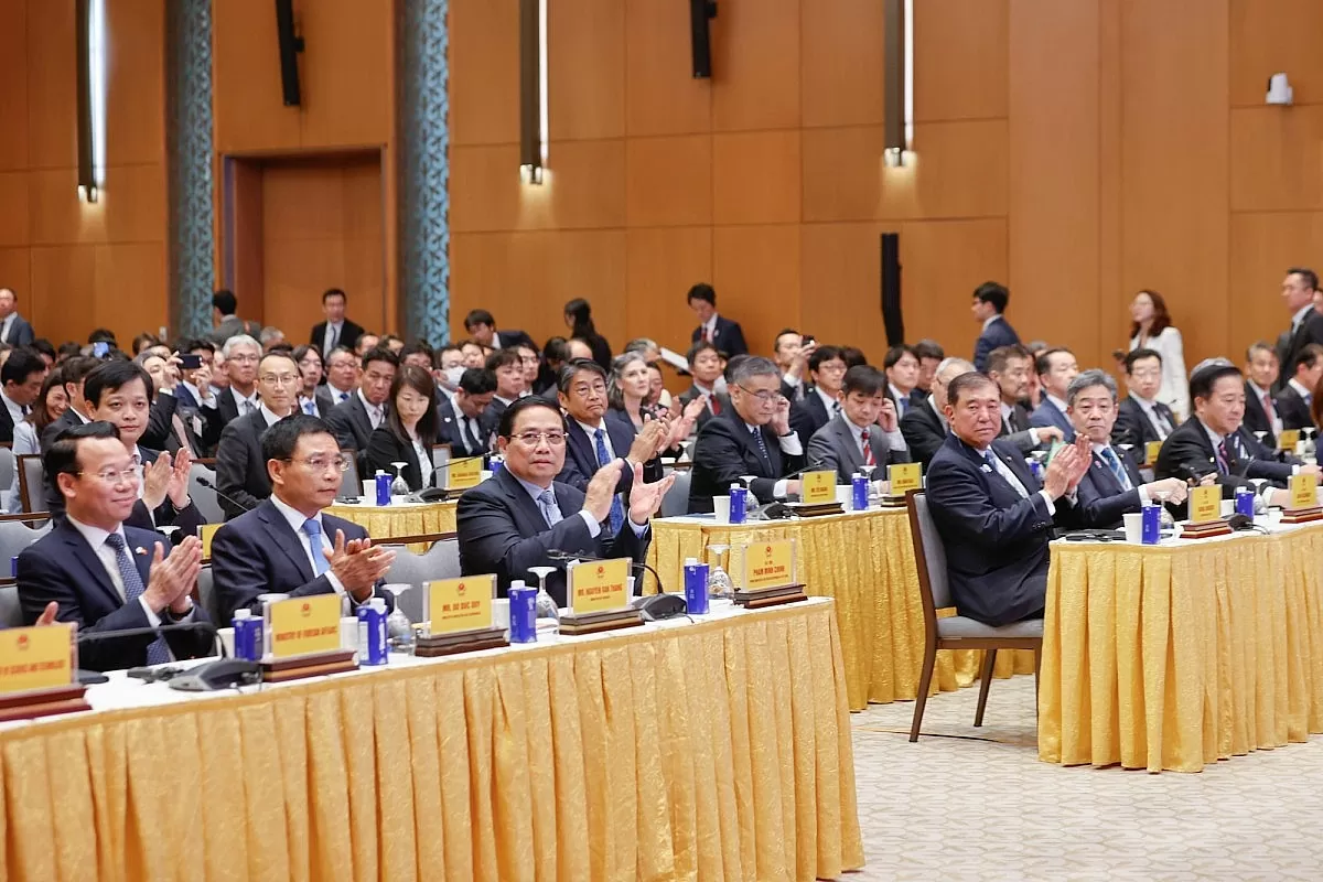 Thủ tướng Phạm Minh Chính và Thủ tướng Nhật Bản Ishiba Shigeru cùng các đại biểu tham dự Diễn đàn Việt Nam - Nhật Bản - Ảnh: VGP/Nhật Bắc