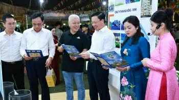 Khai mạc hội chợ triển lãm