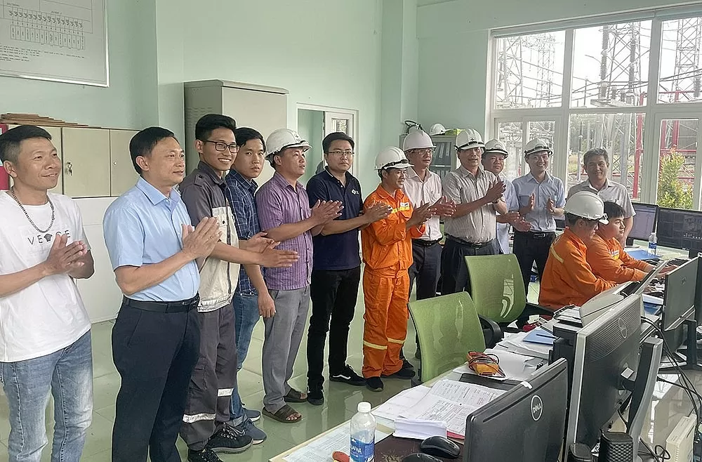 EVNNPT đóng điện nhiều công trình chào mừng Đại hội Đảng bộ và ngày thống nhất đất nước