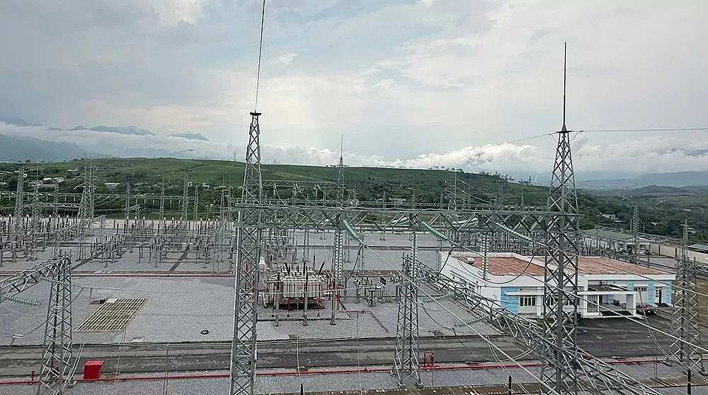 EVNNPT đóng điện nhiều công trình chào mừng Đại hội Đảng bộ và ngày thống nhất đất nước