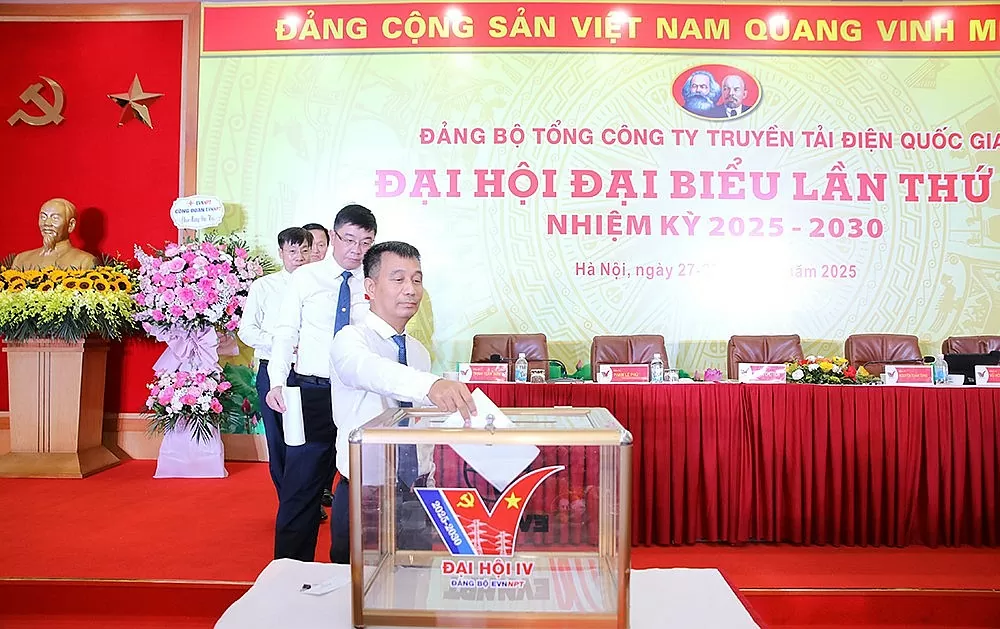 Giữ vững 'mạch máu' quốc gia: Đảng bộ EVNNPT bước vào kỳ mới với khí thế mới