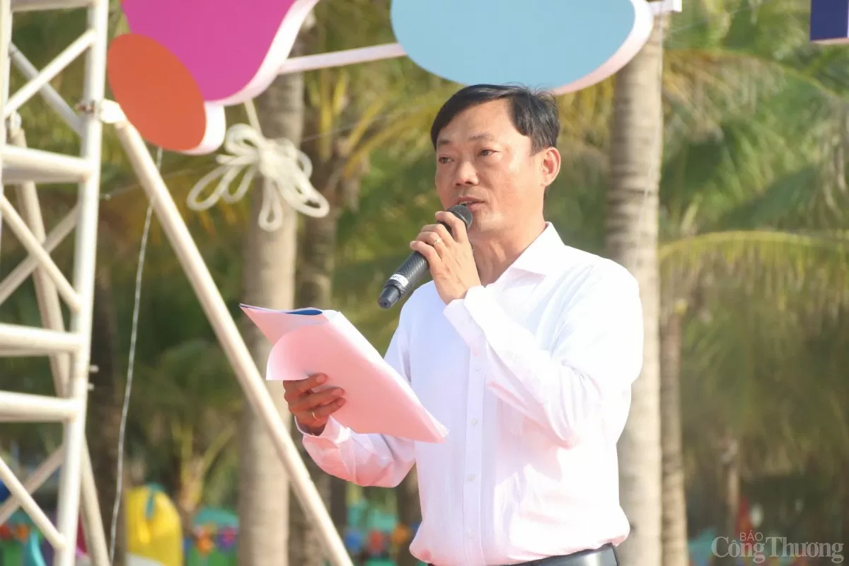 Ông Nguyễn Đức Vũ - Trưởng ban Ban quản lý bán đảo Sơn Trà và các bãi biển du lịch Đà Nẵng phát biểu khai trương mùa du lịch biển Đà Nẵng 2025