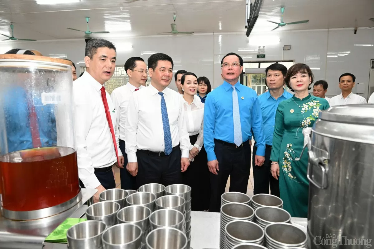 Những hình ảnh đầu tiên của Đoàn Bộ Công Thương trong lễ