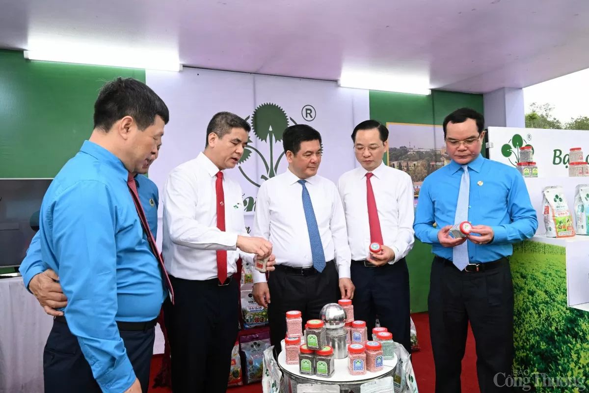 Những hình ảnh đầu tiên của Đoàn Bộ Công Thương trong lễ