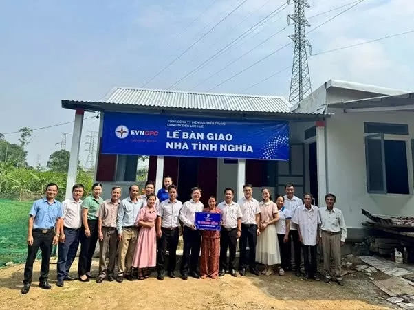 PC Huế:  Bàn giao 2 căn nhà tình nghĩa cho hộ nghèo