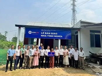 PC Huế: Bàn giao 2 căn nhà tình nghĩa cho hộ nghèo