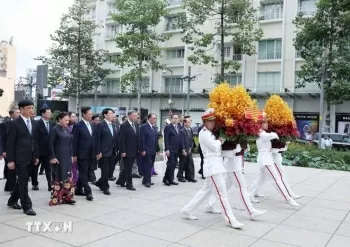 Lãnh đạo Đảng, Nhà nước thành kính dâng hương tưởng nhớ Chủ tịch Hồ Chí Minh