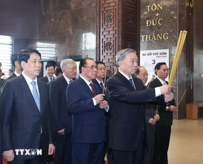 Lãnh đạo Đảng, Nhà nước thành kính dâng hương tưởng nhớ Chủ tịch Hồ Chí Minh