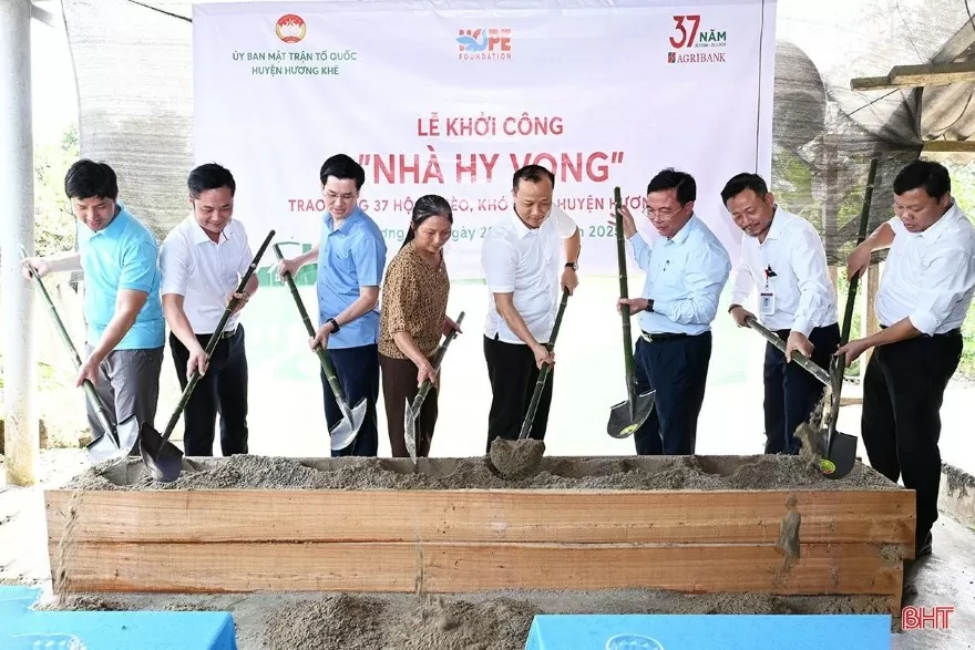Agribank trao tặng 37 căn "nhà hy vọng" tại Hà Tĩnh