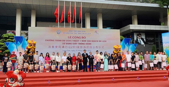 lang son cong bo chuong trinh du lich bang giay thong hanh