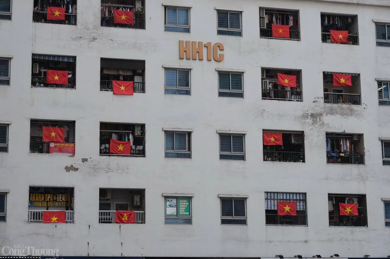 Những ô cửa nhỏ kể chuyện tình yêu đất nước