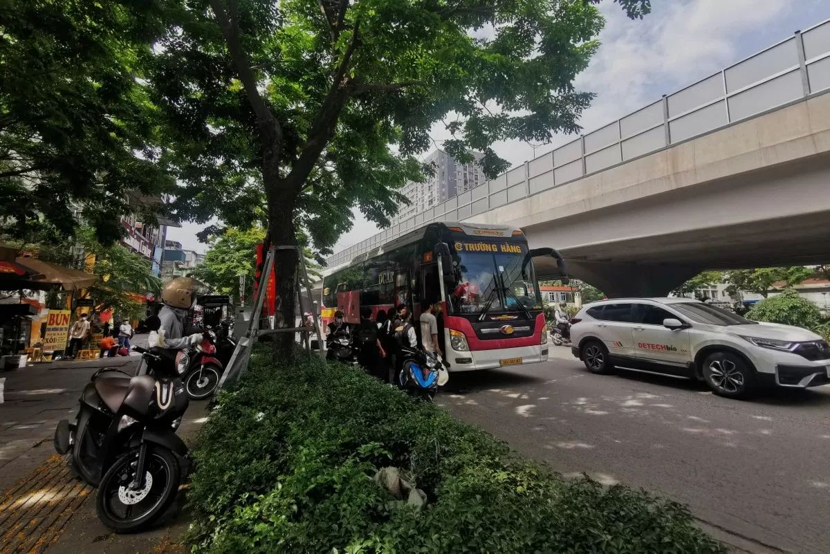 Chùm ảnh: Hà Nội ken đặc người, xe trước nghỉ lễ 30/4-1/5
